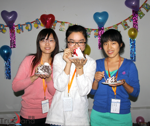 蛋糕很美味哦，你要不要也來一塊?