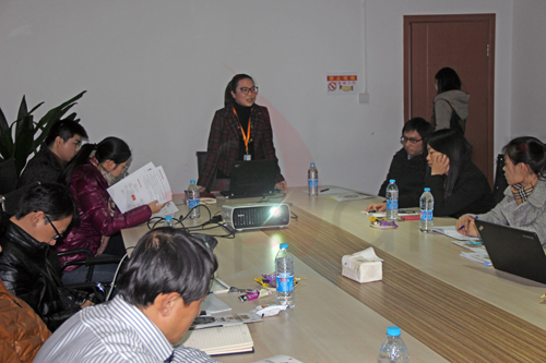 培訓(xùn)會(huì)講師Lisa正在認(rèn)真的講解