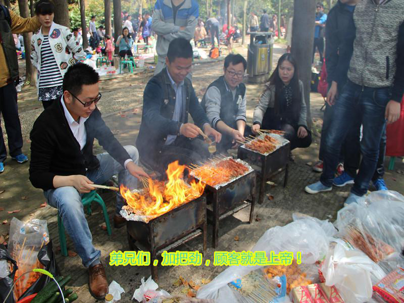 生日聚會(huì)燒烤