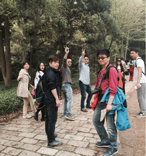 伙伴們的回眸一笑