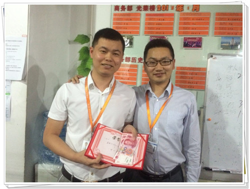 副總裁與營(yíng)銷(xiāo)中心總監(jiān)