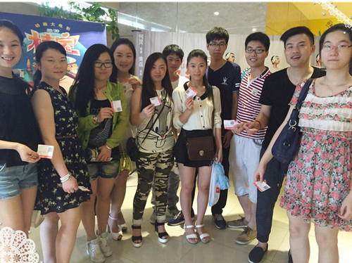 小伙伴們集體看電影