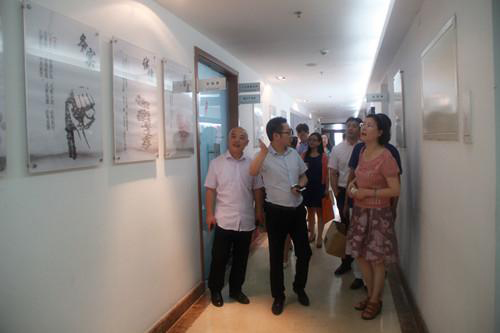 秘書長王惠珍及部分雙推聯(lián)盟會員企業(yè)代表參觀上海珍島信息技術(shù)有限公司