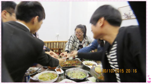 壽星們共同舉杯慶祝生日Party