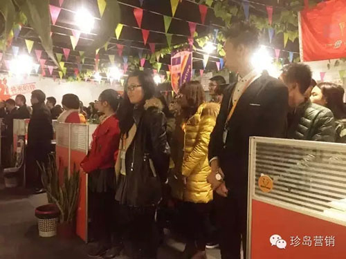 四個(gè)營(yíng)銷中心的小伙伴